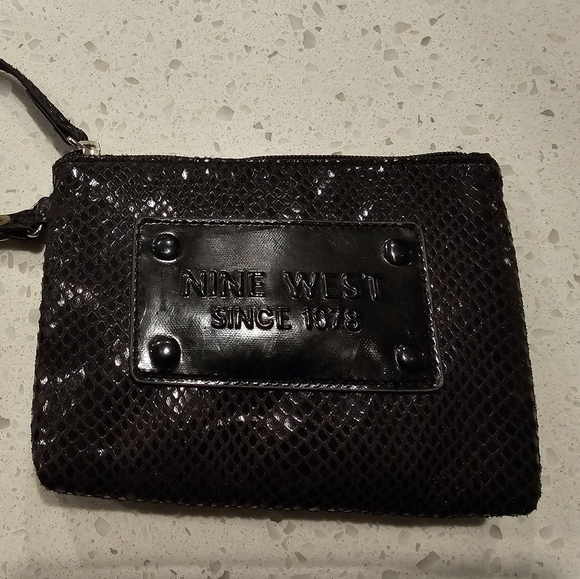 Nine West Black Wristlet NWT - Picture 1 of 4